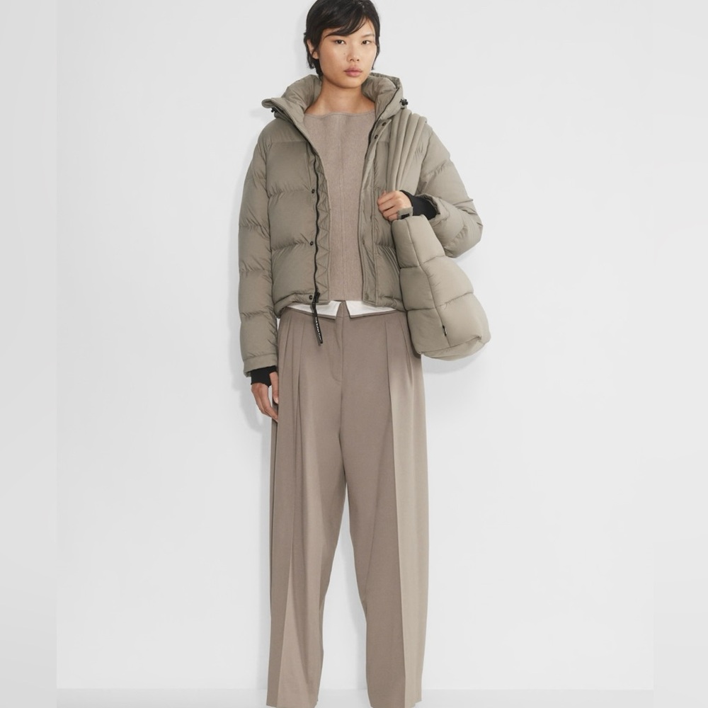 Aritzia Super Puff shorty in Modern Taupe matte in XS